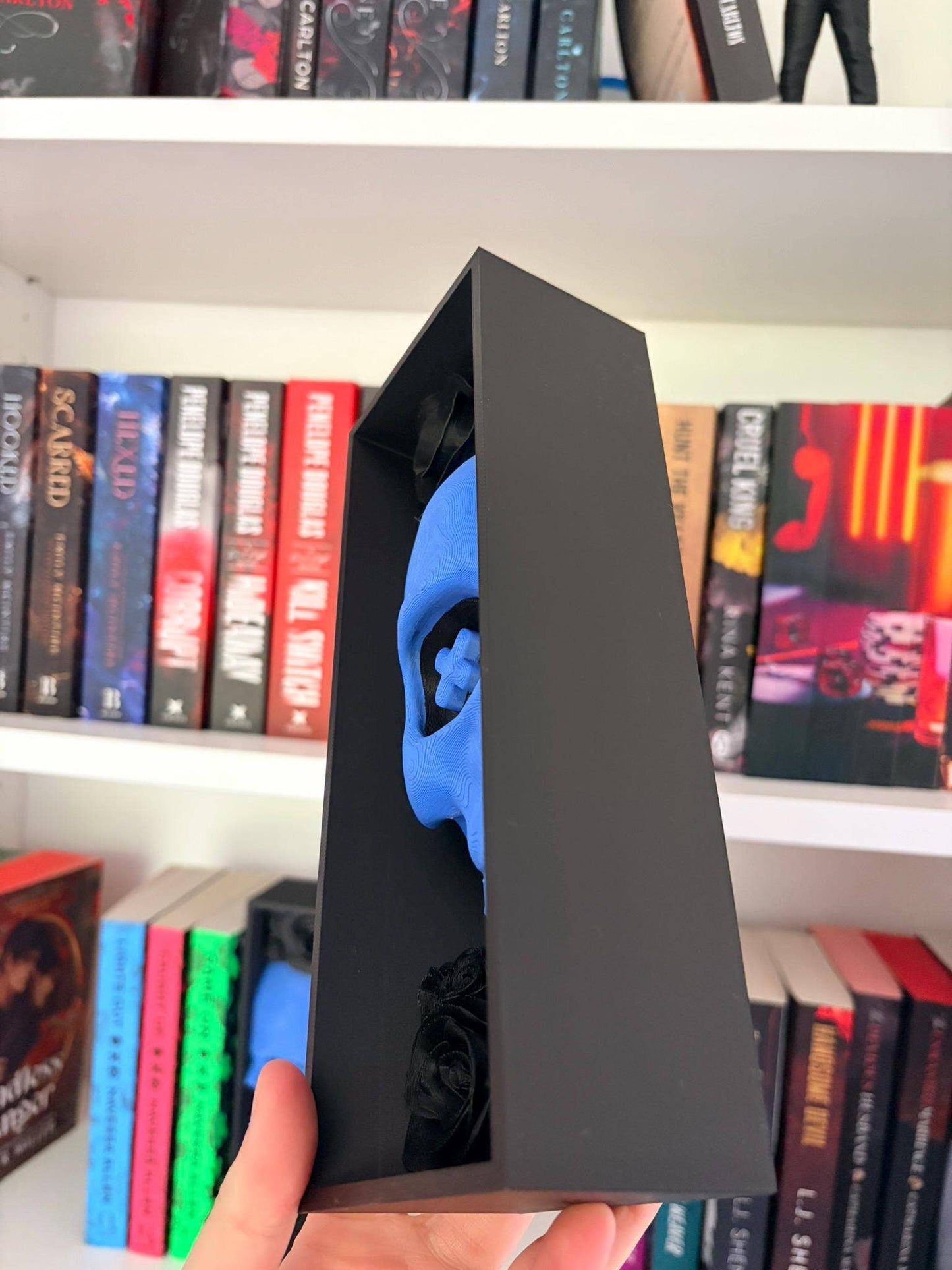 Dark Romance Skull Book Nook Gothic Bookend Decor: One of each